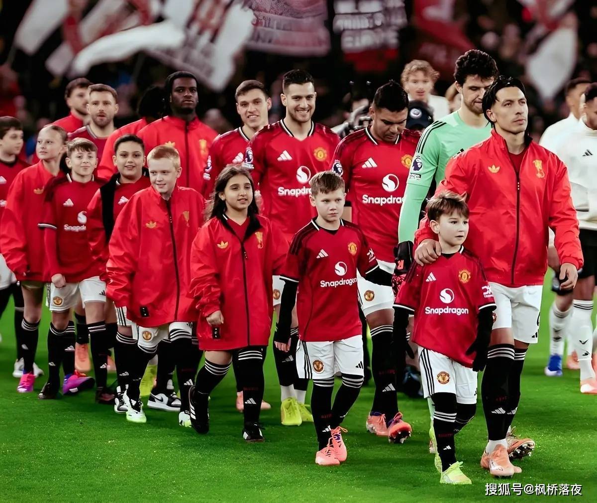 嘘声震彻老特拉福德！1-1送副班长终结12连败，曼联重建困局远比缺阵更刺骨！